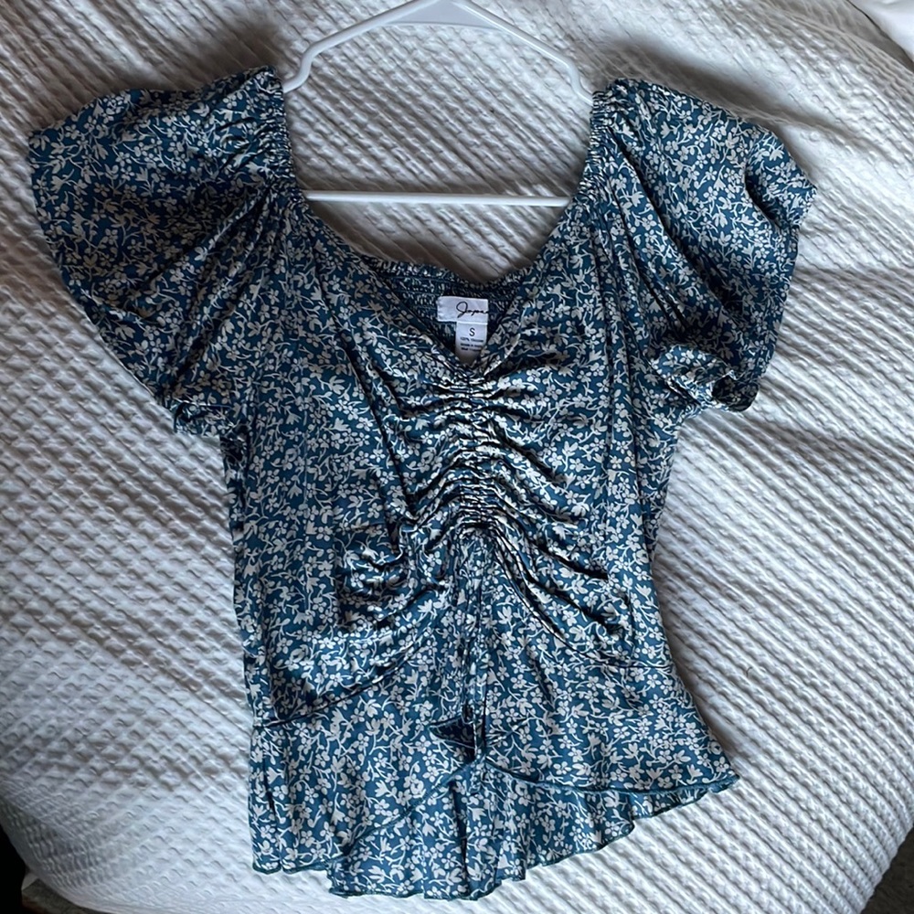 Blue floral stretchy crop top